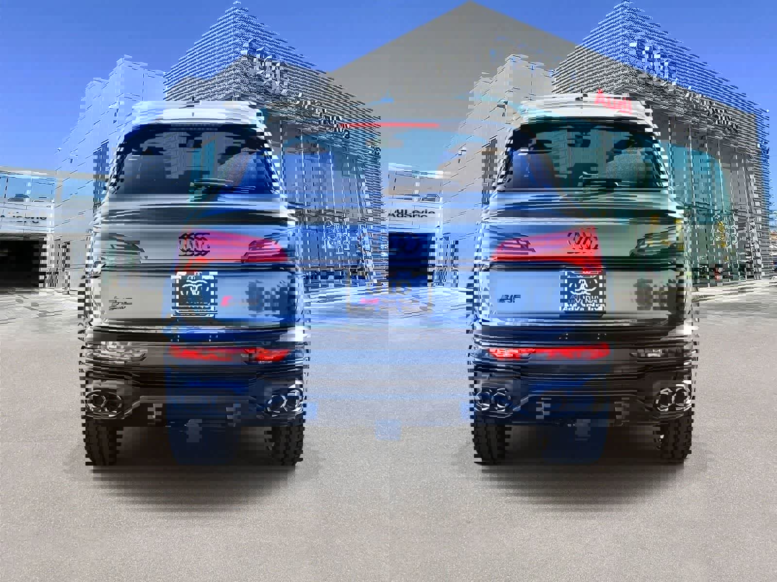 Used 2023 Audi SQ5 Premium Plus w/ Premium Plus Package image 3