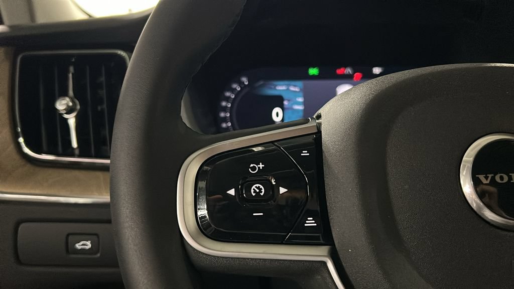 New 2026 Volvo XC60 B5 Plus w/ Protection Package Premier AWD/4WD image 12