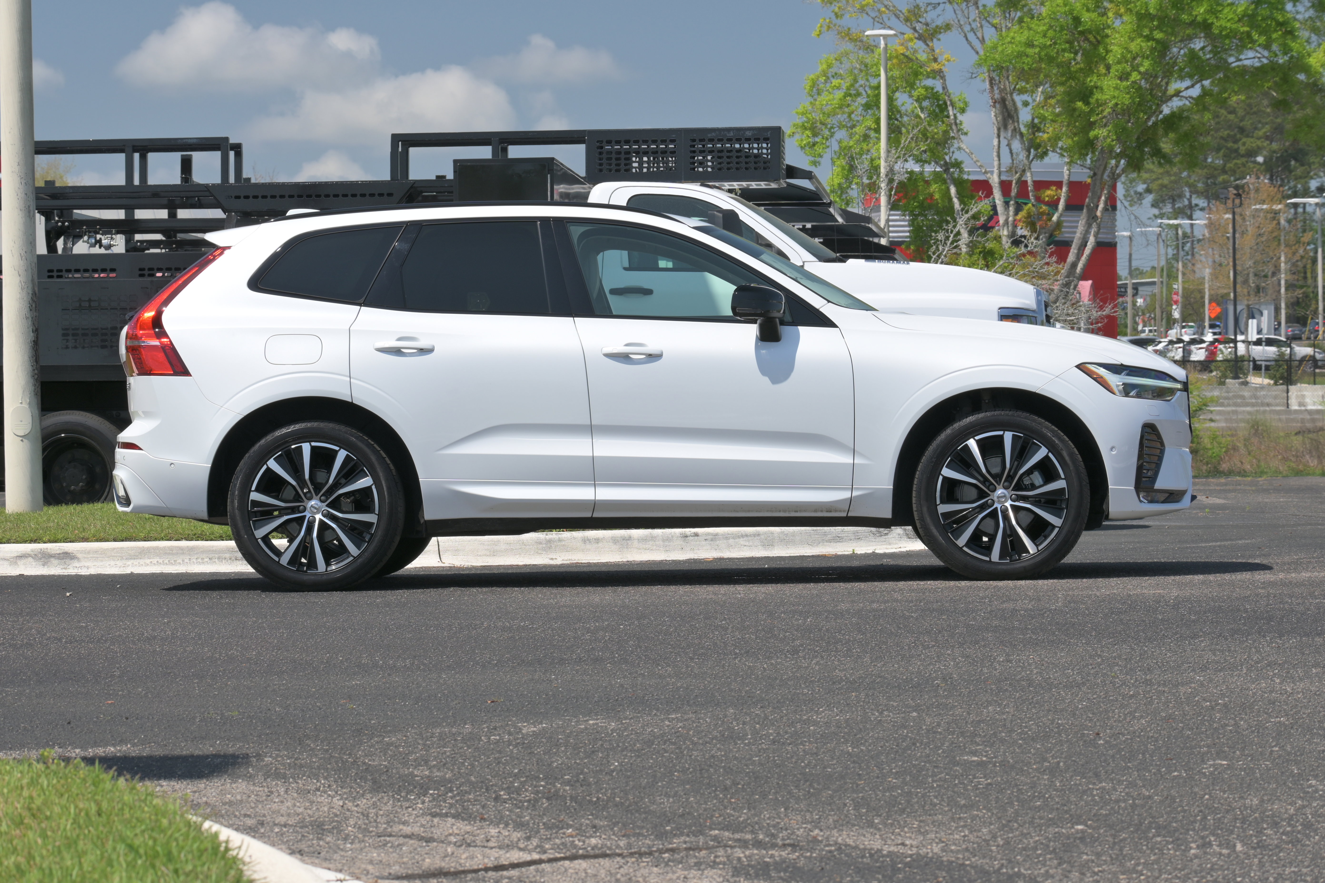 Used 2024 Volvo XC60 B5 Plus w/ Protection Package Premier image 7