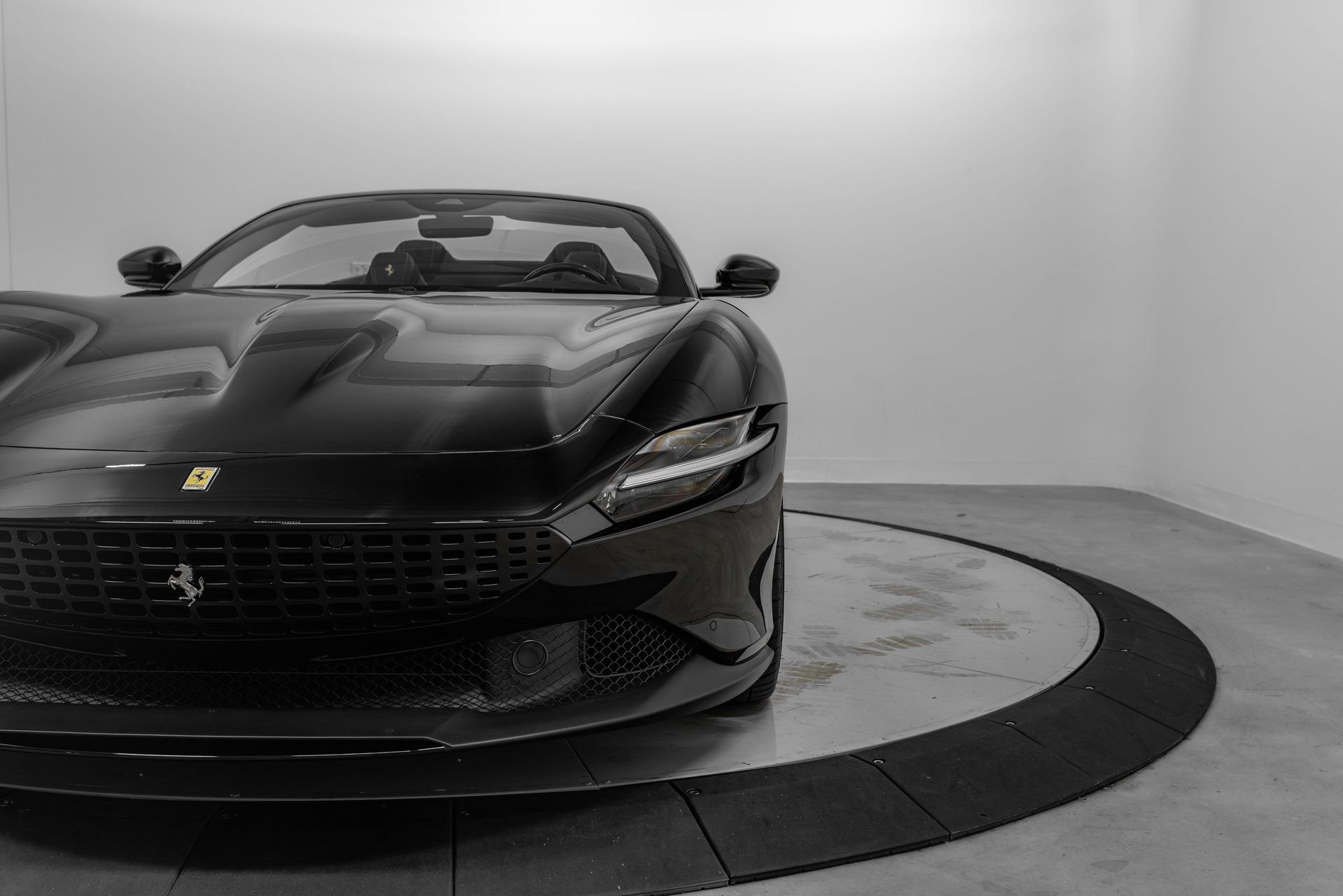 Certified 2025 Ferrari Roma Spider RWD image 88