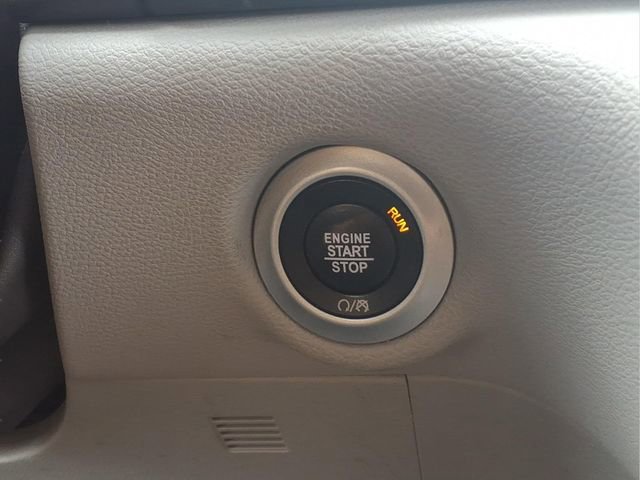 Used 2017 Chrysler Pacifica Touring w/ Tire & Wheel Group FWD image 12
