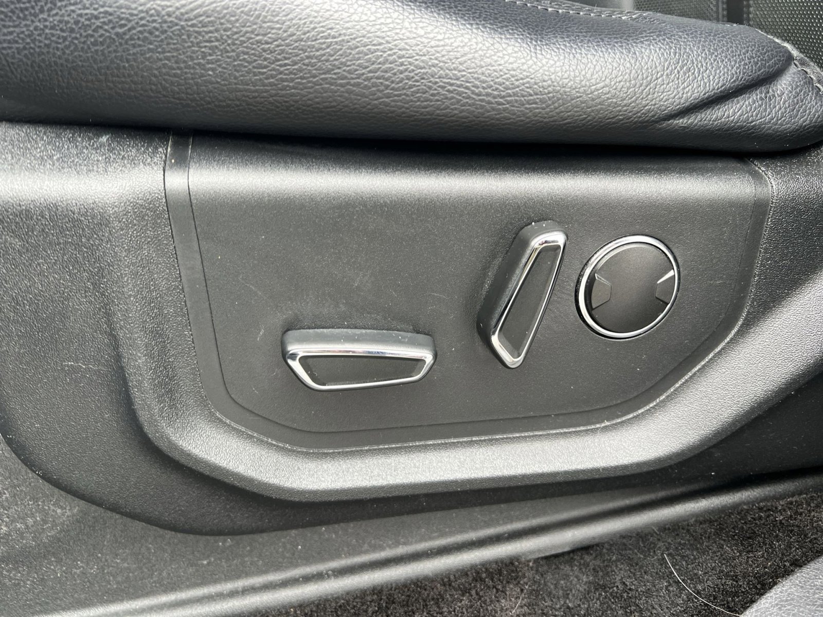 Used 2018 Ford Expedition Max Limited image 14