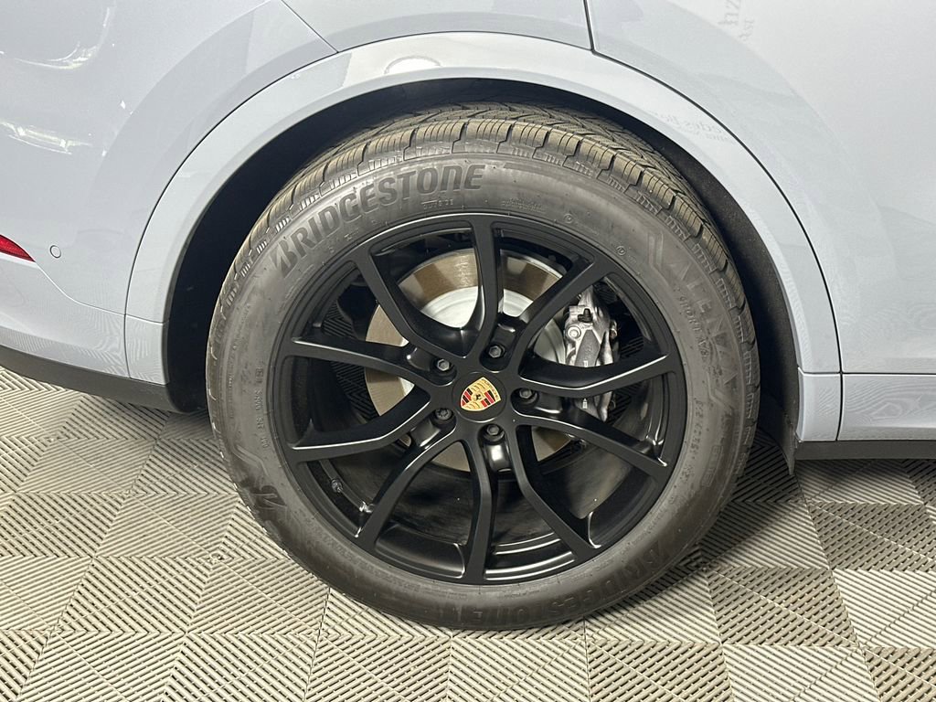 Used 2025 Porsche Cayenne Coupe image 17