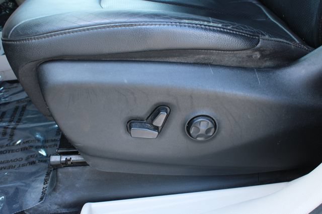 Used 2018 Chrysler Pacifica Touring-L Plus w/ Tire & Wheel Group FWD image 13
