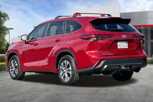 Used 2023 Toyota Highlander XLE FWD image 6
