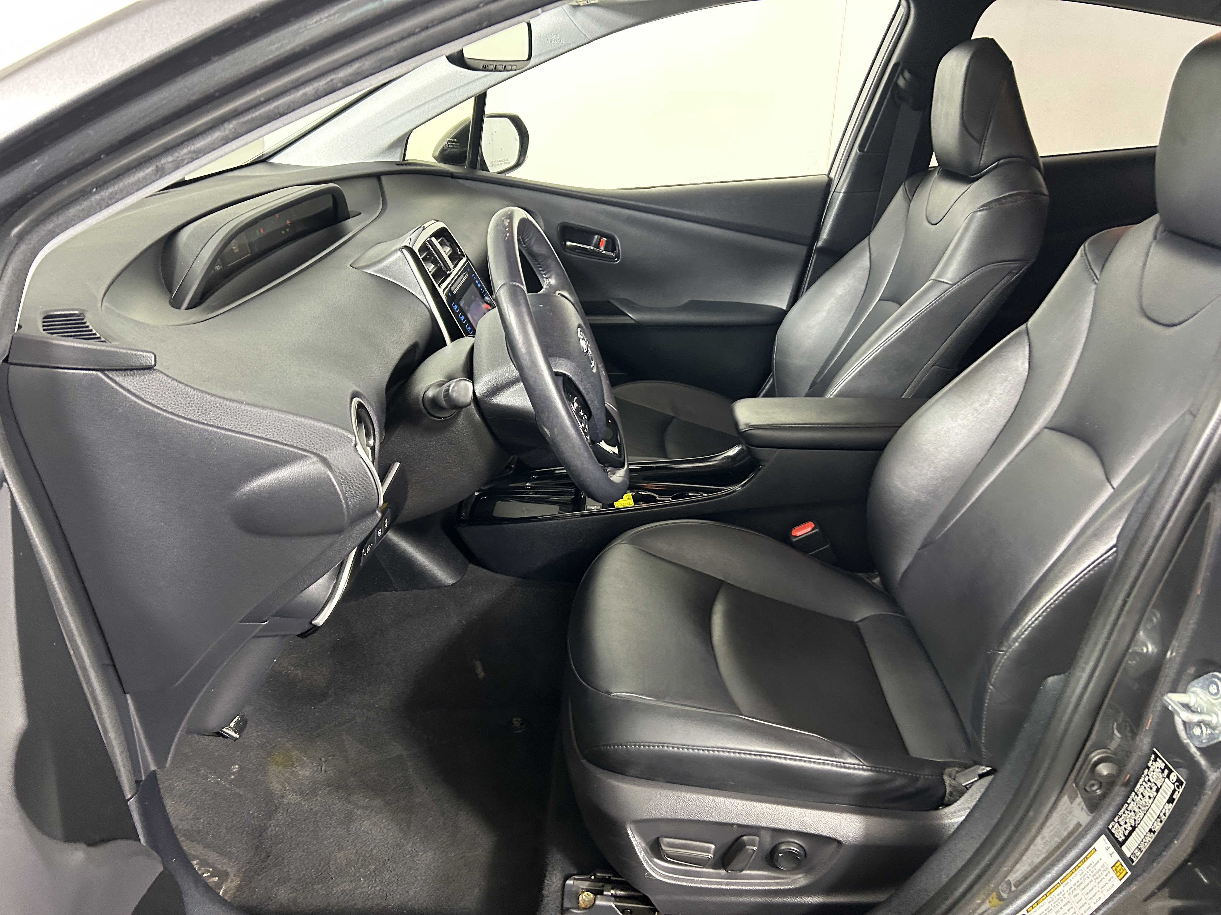 Used 2019 Toyota Prius XLE image 9