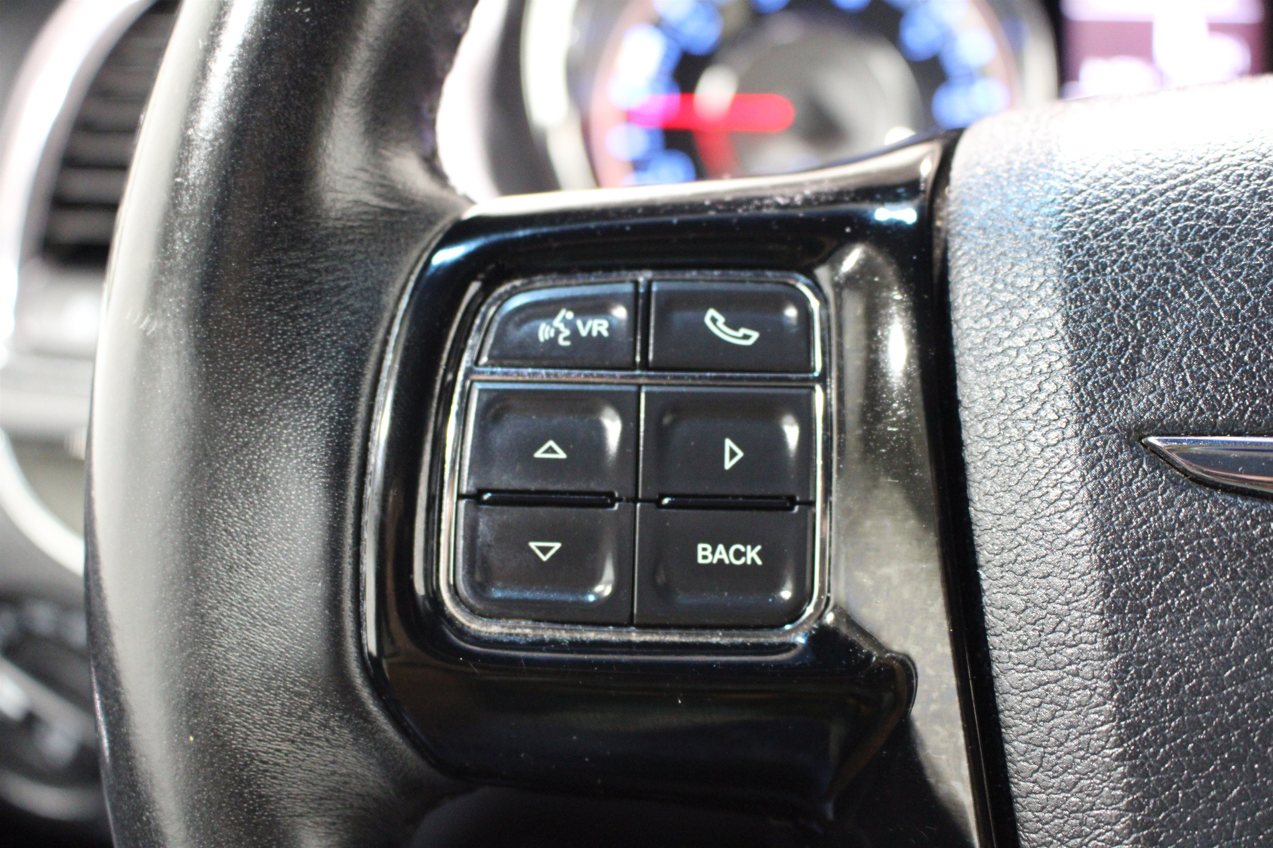 Used 2014 Chrysler Town & Country S FWD image 11