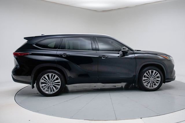 Used 2023 Toyota Highlander Platinum image 12