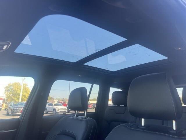 New 2025 Jeep Grand Cherokee Limited w/ Trailer Tow Package image 13