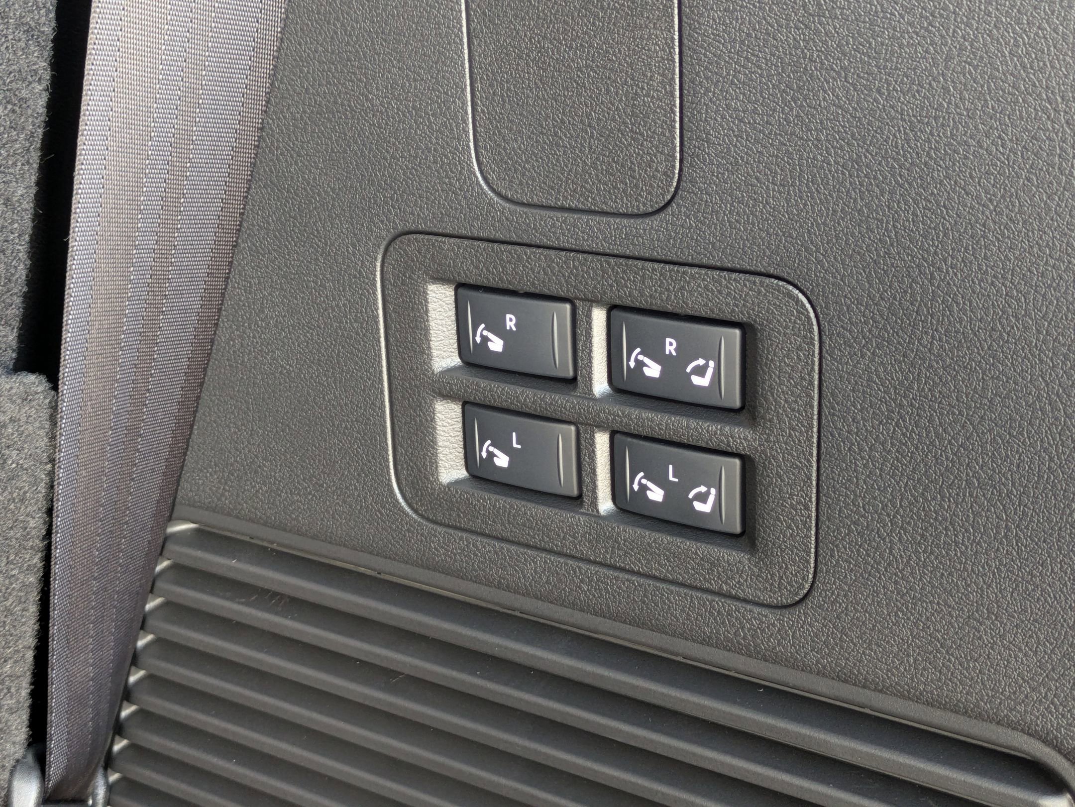 New 2026 Nissan Armada SL image 32