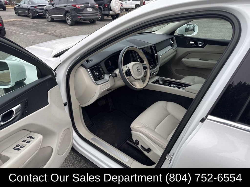 Used 2023 Volvo XC60 B5 Plus image 10