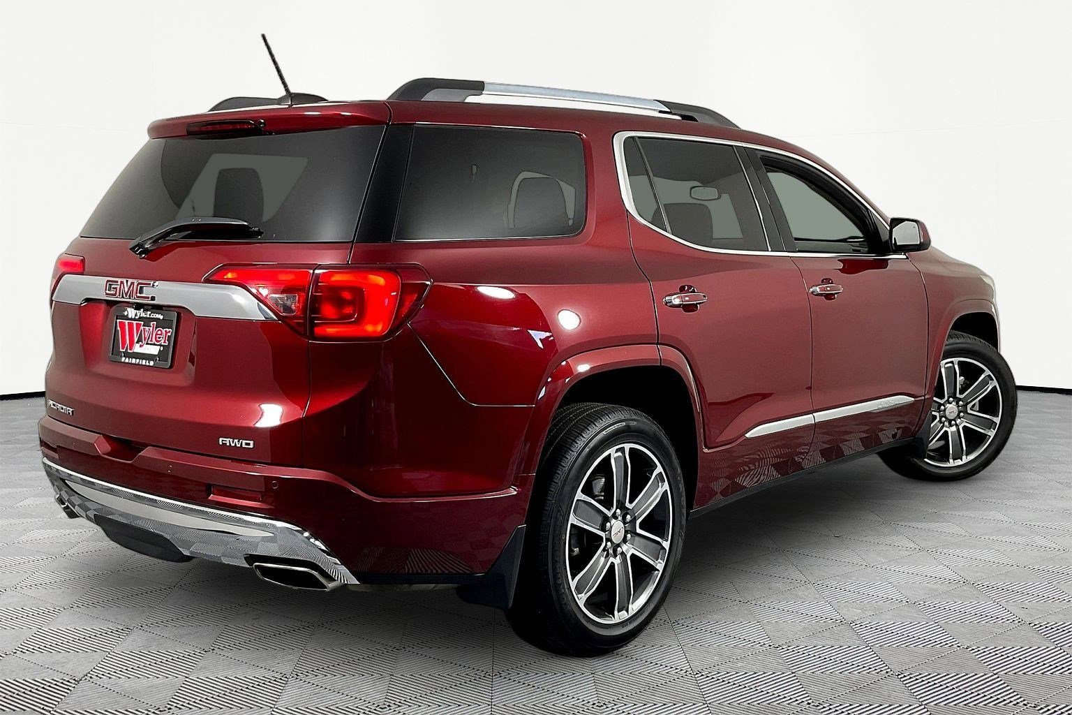 Used 2018 GMC Acadia Denali w/ Technology Package AWD/4WD image 6