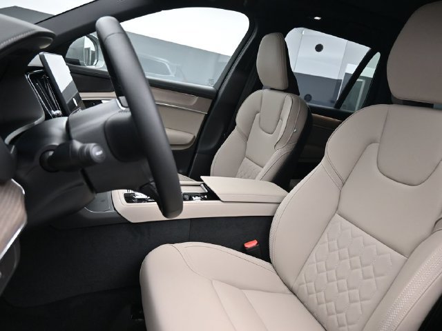 New 2026 Volvo XC90 B6 Plus w/ Protection Package Premier AWD/4WD image 9