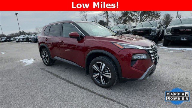 Used 2024 Nissan Rogue SL image 2