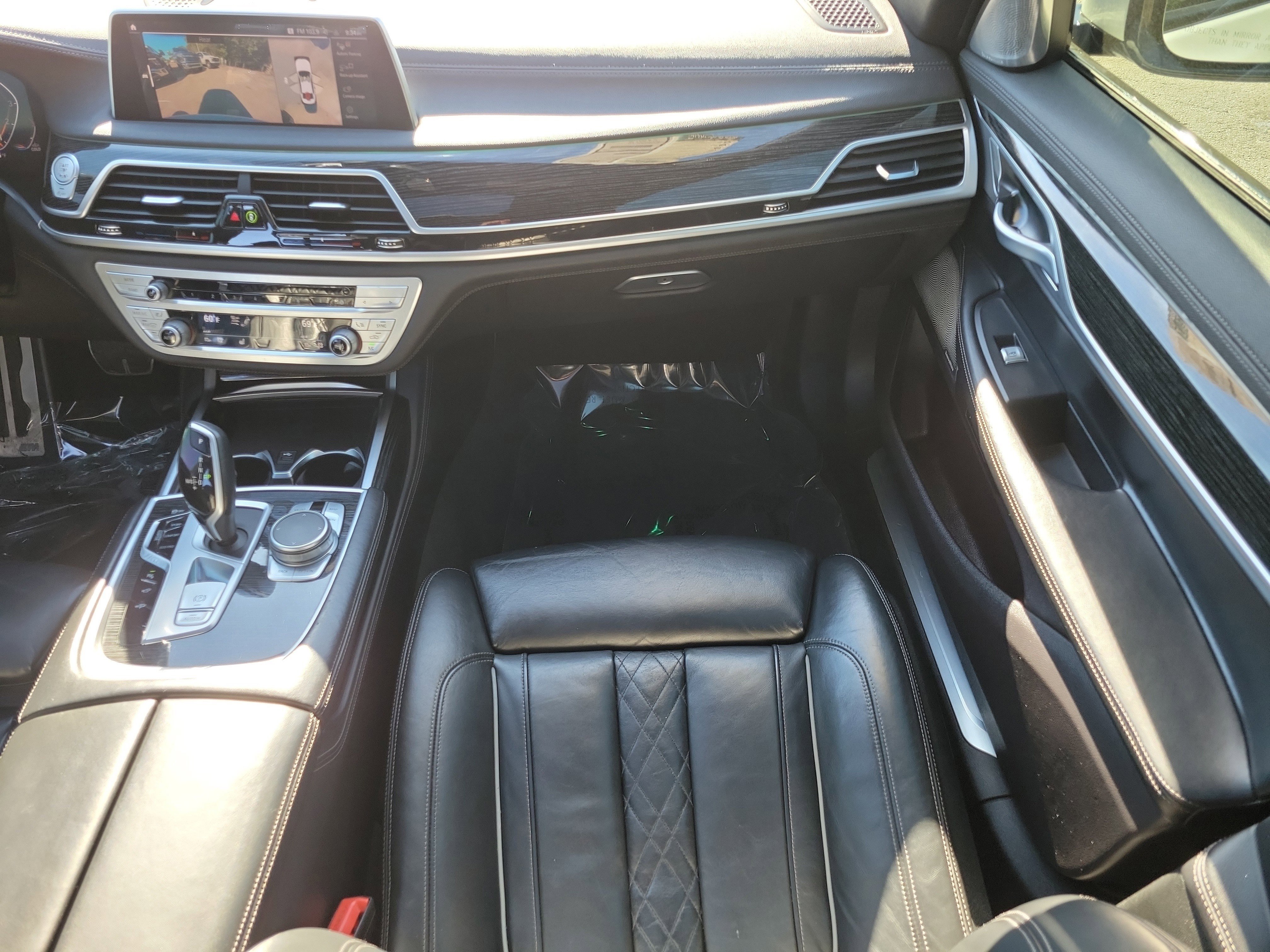 Used 2021 BMW 750i xDrive w/ M Sport Package image 22