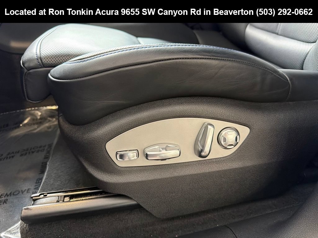Used 2025 Porsche Macan Turbo AWD/4WD image 16