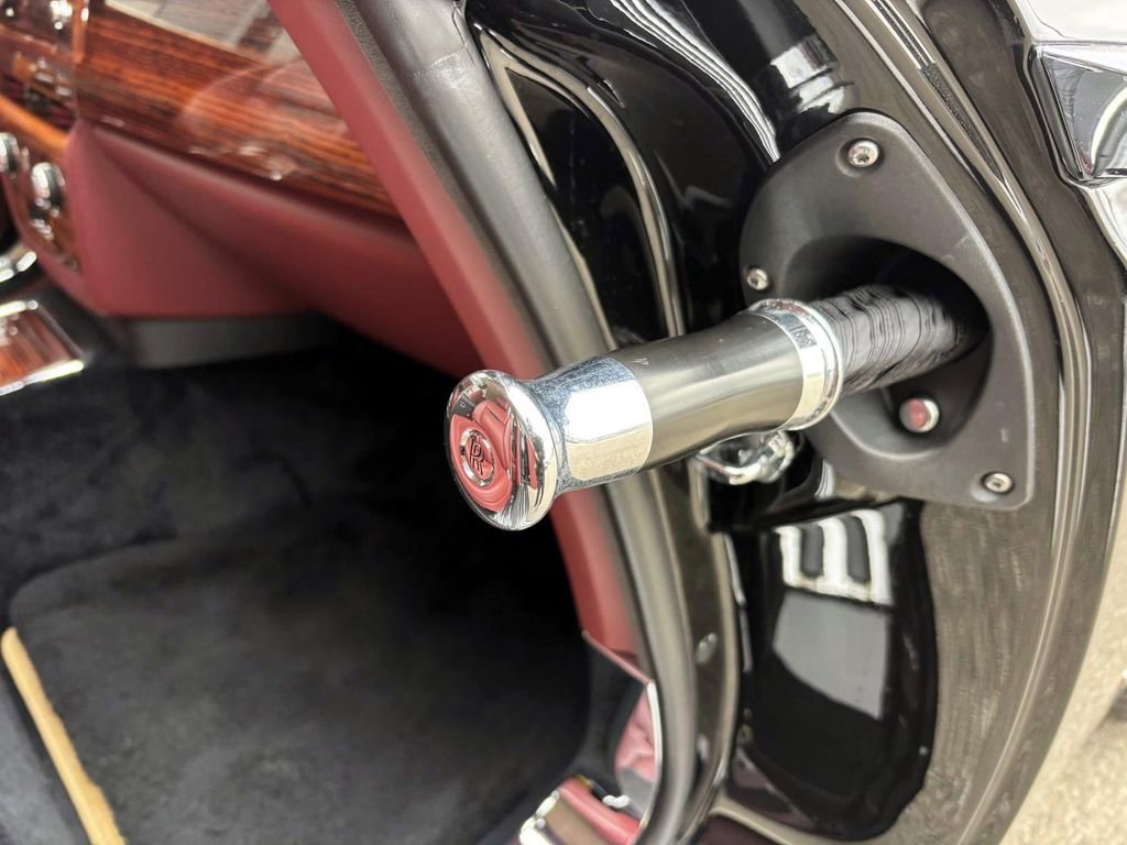 Used 2010 Rolls-Royce Phantom Drophead Coupe image 10