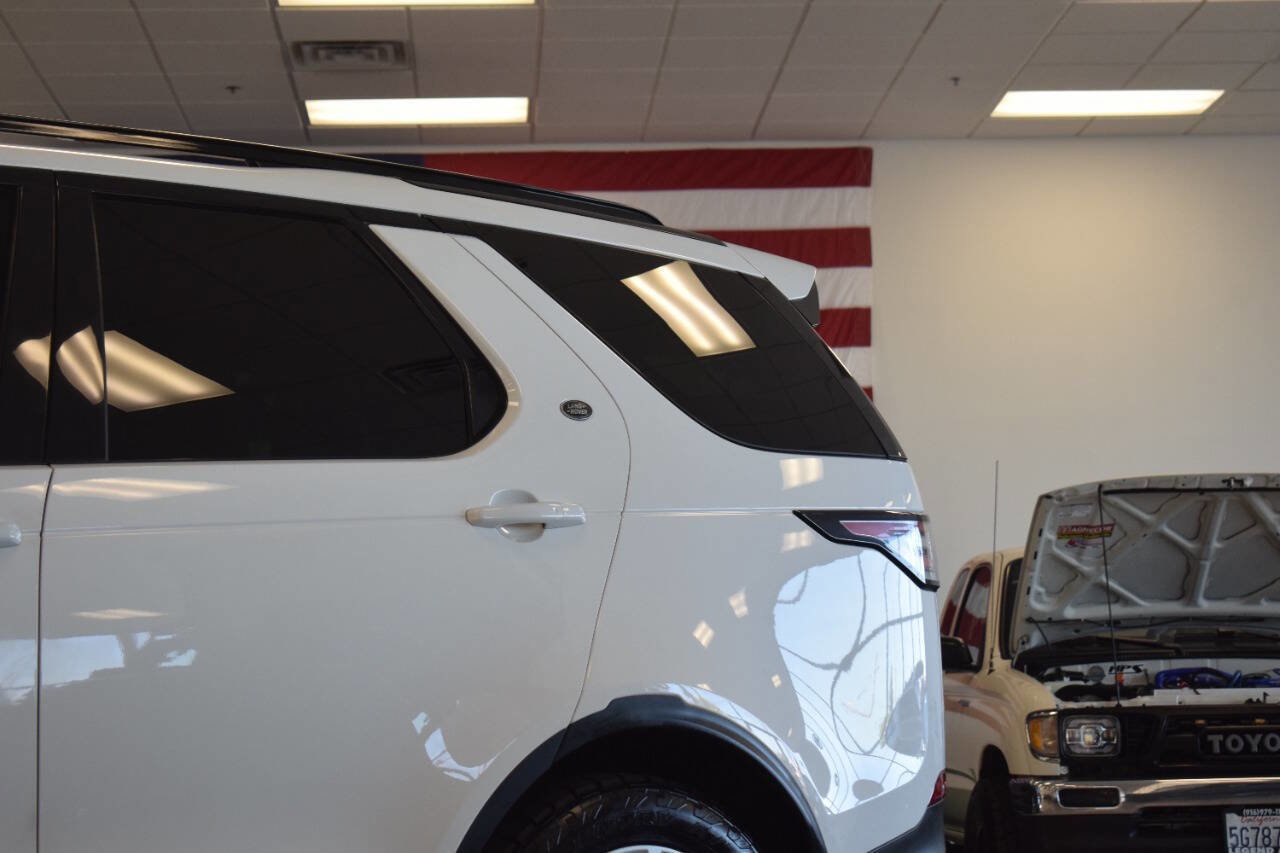 Used 2017 Land Rover Discovery HSE AWD/4WD image 14