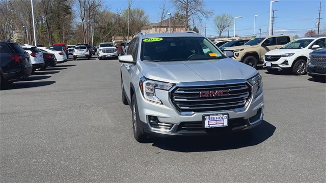 Certified 2022 GMC Terrain SLT image 3