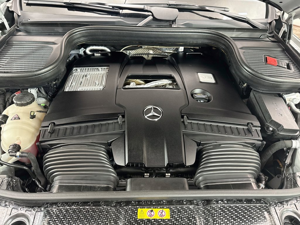 Used 2024 Mercedes-Benz GLS 580 4MATIC image 32
