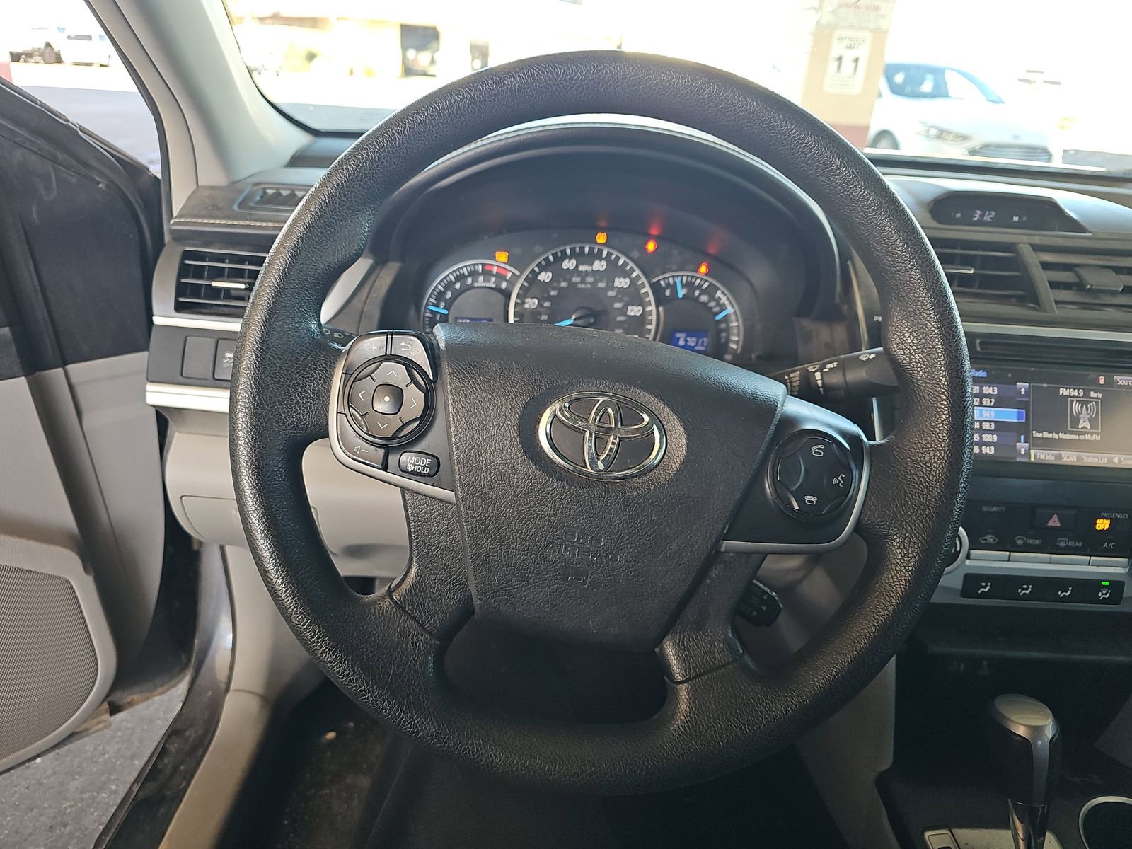 Used 2014 Toyota Camry LE image 10