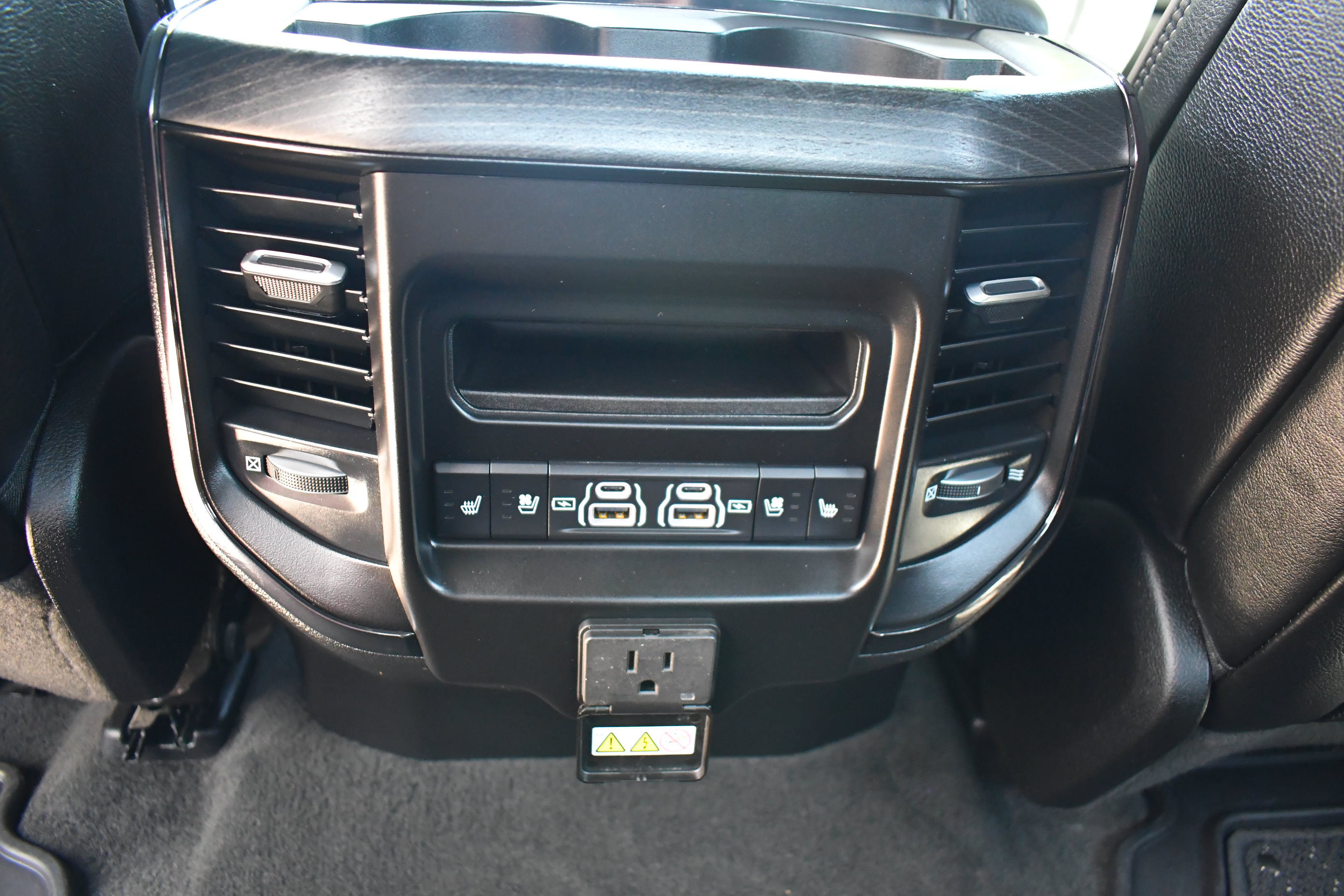 Used 2023 RAM 1500 Limited RWD image 31
