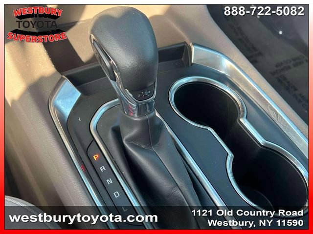 Used 2021 Chevrolet Traverse LT image 30