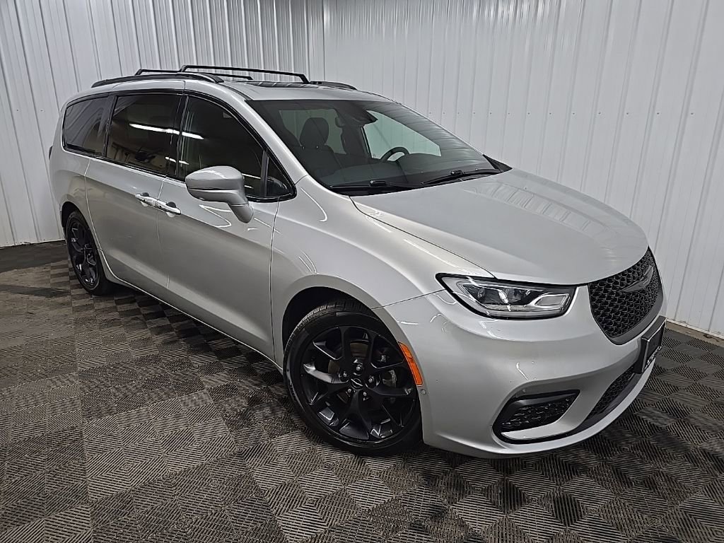 Used 2022 Chrysler Pacifica Limited w/ S Appearance Package image 7