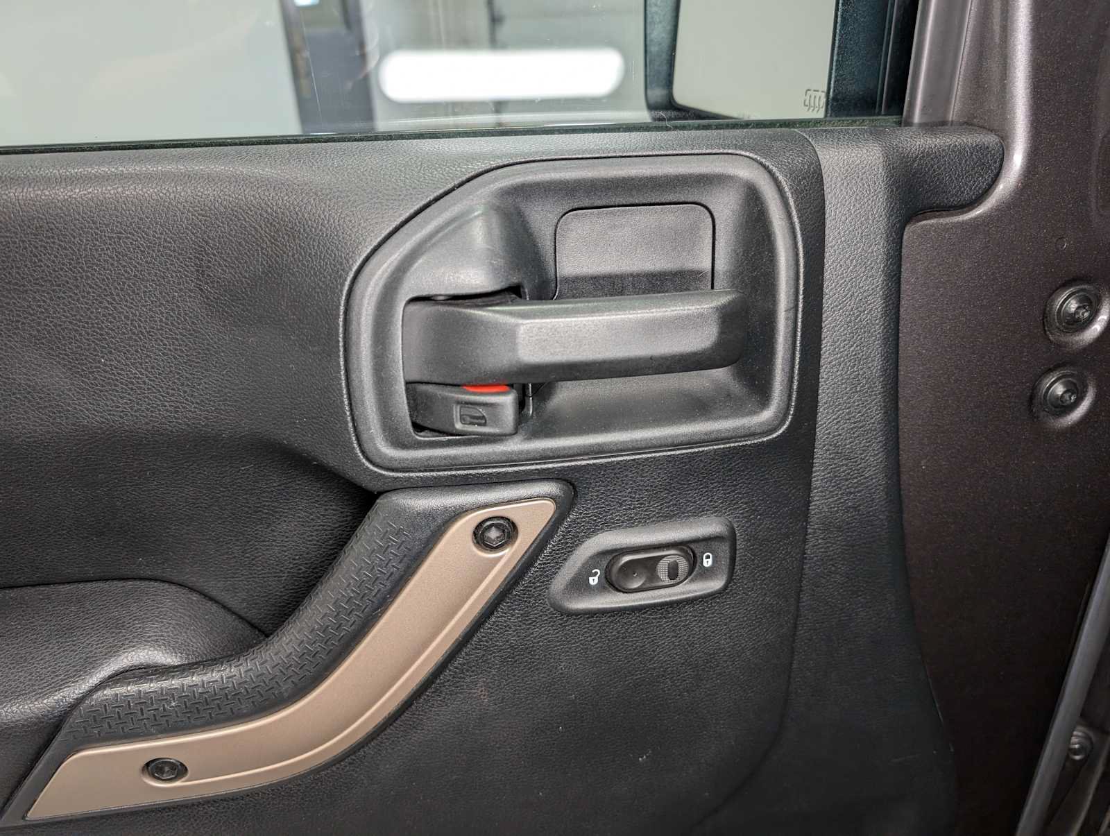 Used 2016 Jeep Wrangler Unlimited Sahara AWD/4WD image 35