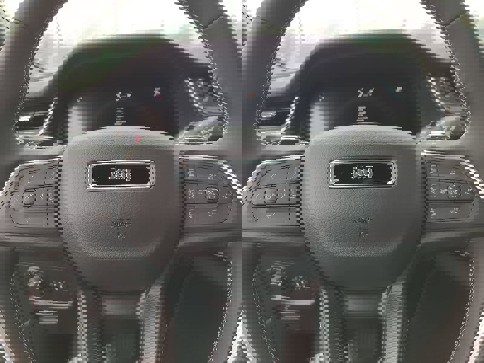 New 2025 Jeep Grand Cherokee Altitude image 23