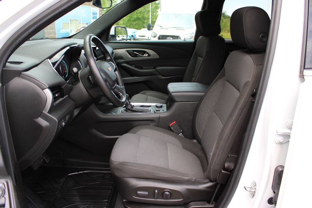 Used 2022 Chevrolet Traverse LT FWD image 11