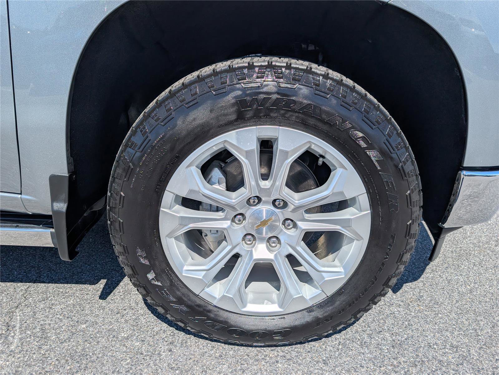 Used 2025 Chevrolet Silverado 1500 LTZ w/ LTZ Premium Package AWD/4WD image 9
