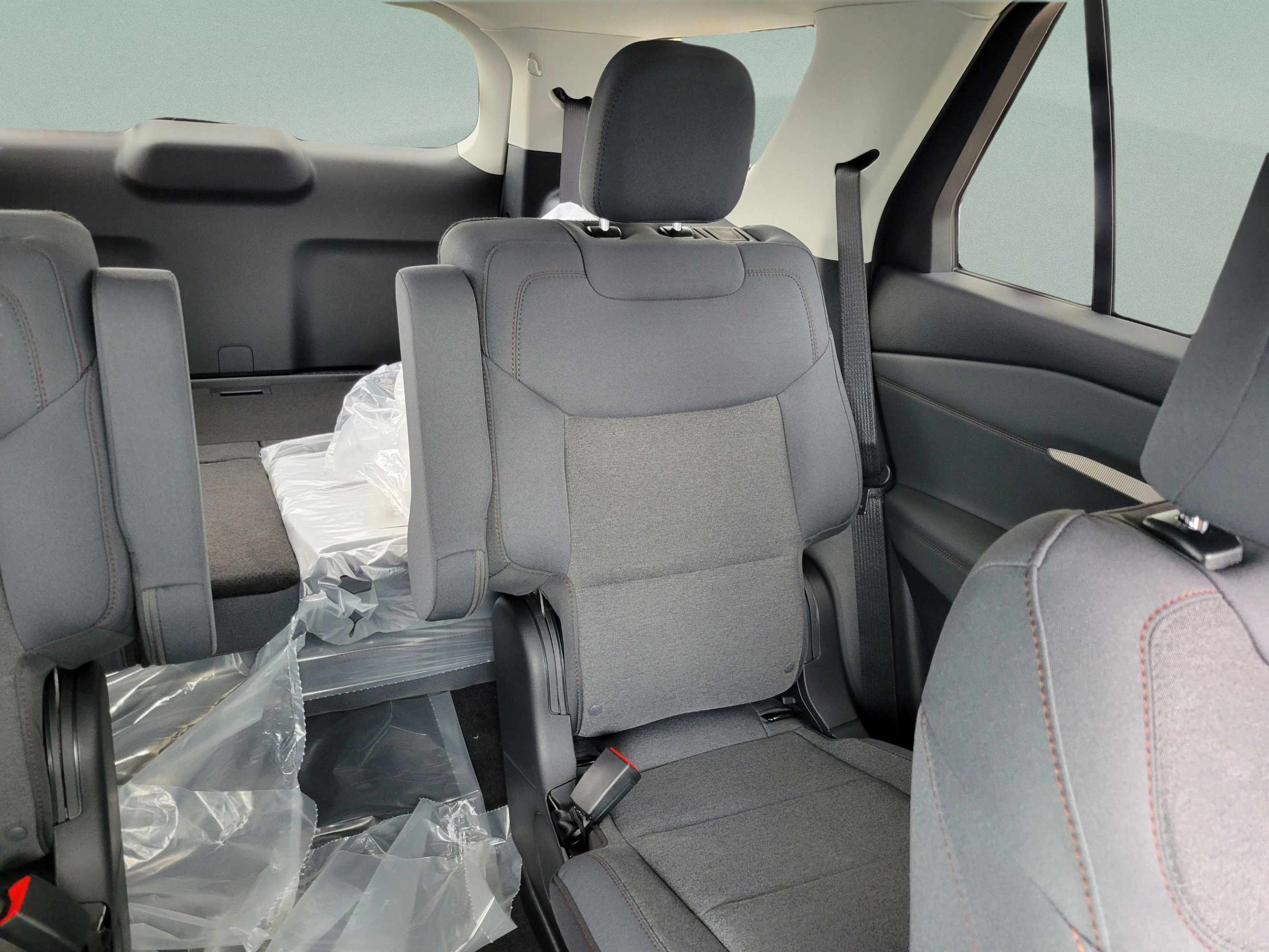 New 2026 Ford Explorer Active RWD image 9