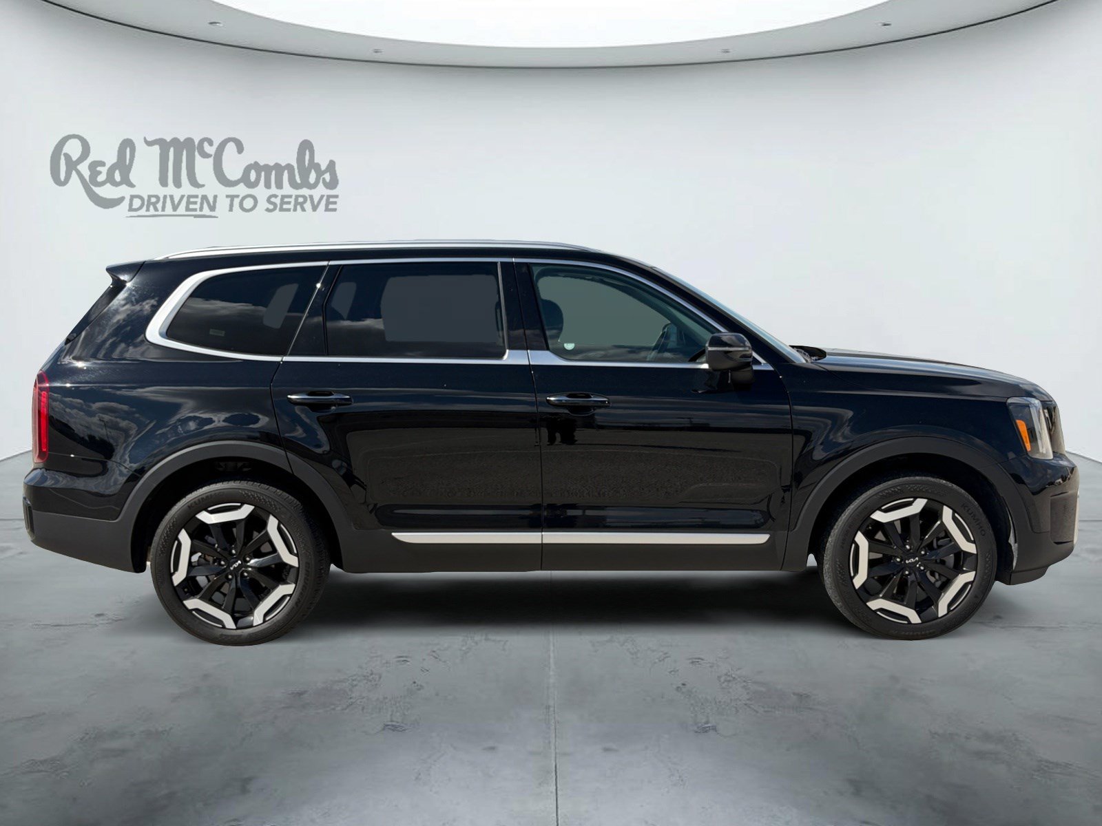 Used 2025 Kia Telluride S FWD image 4