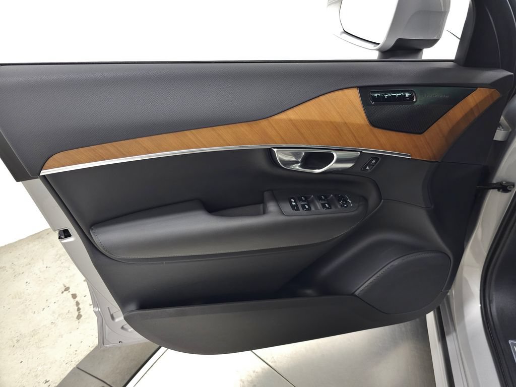 Certified 2025 Volvo XC90 B6 Plus w/ Protection Package AWD/4WD image 13