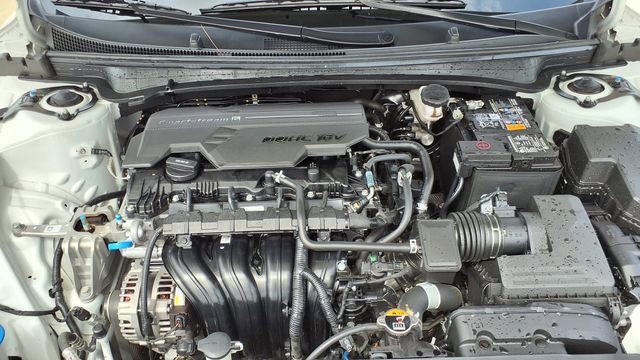 Used 2025 Kia K4 LXS image 32