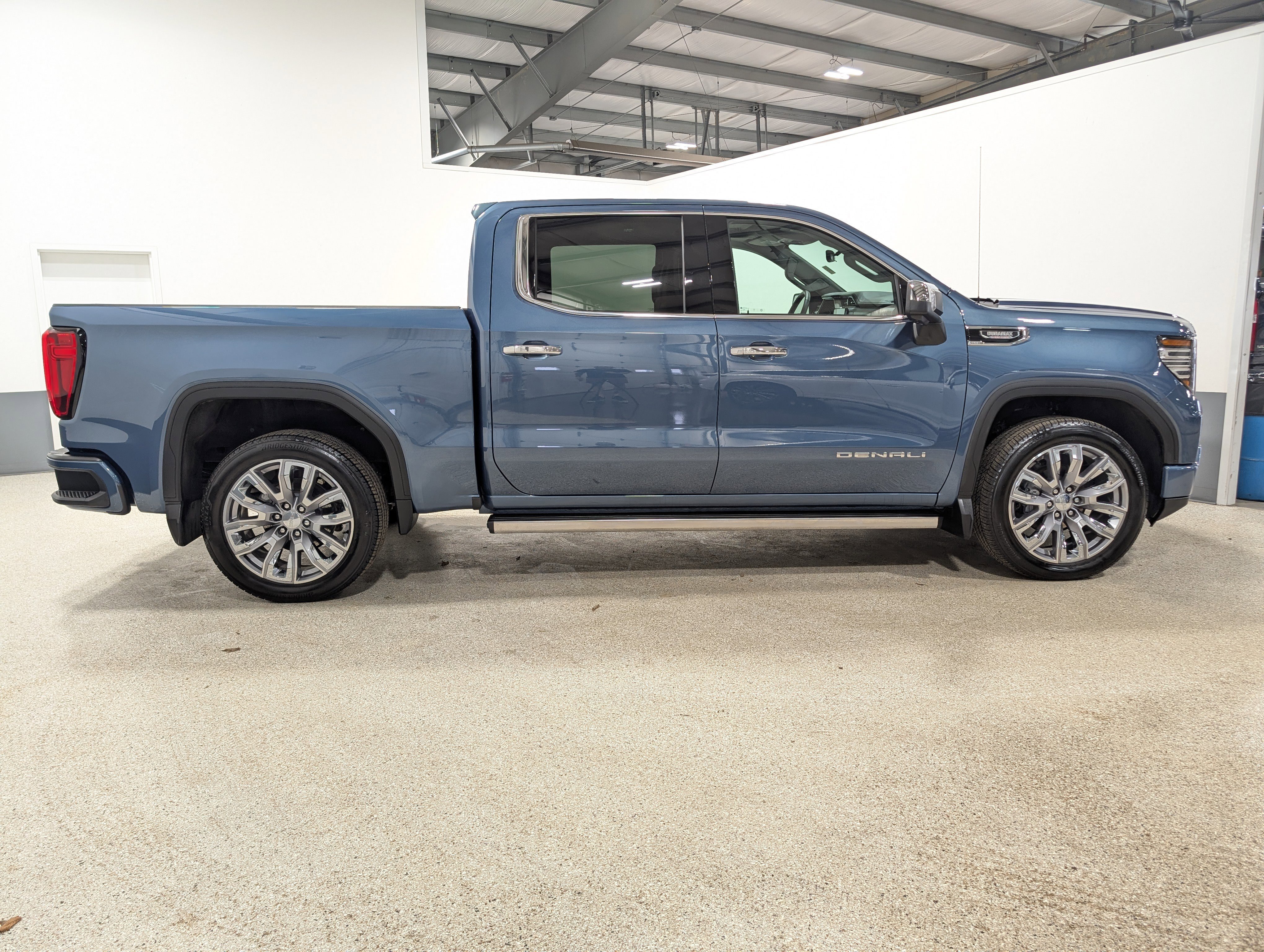 Used 2025 GMC Sierra 1500 Denali w/ Denali Reserve Package image 2