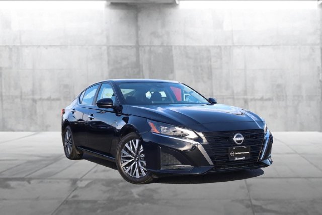 Certified 2025 Nissan Altima 2.5 SV w/ SV Premium Package FWD image 2