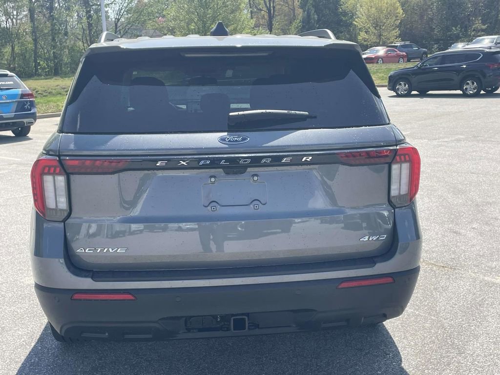 Used 2025 Ford Explorer Active AWD/4WD image 4