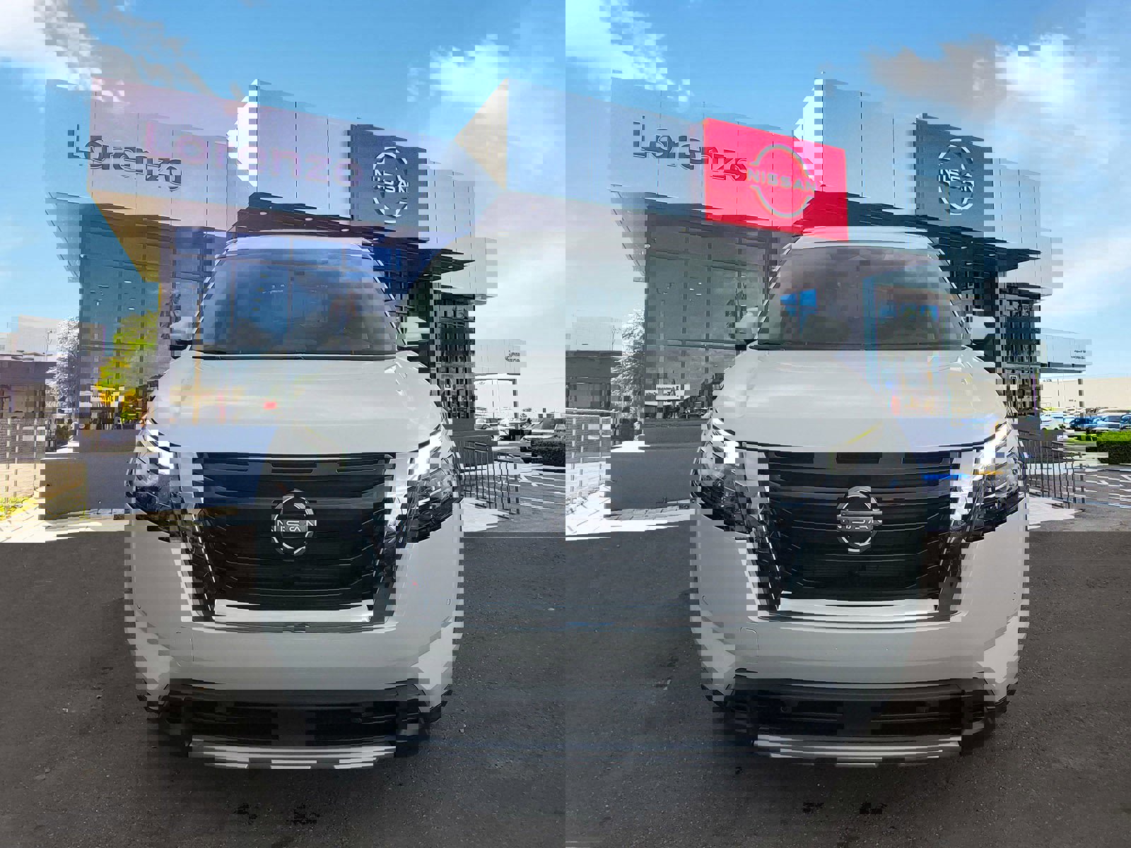 New 2025 Nissan Pathfinder SL image 2