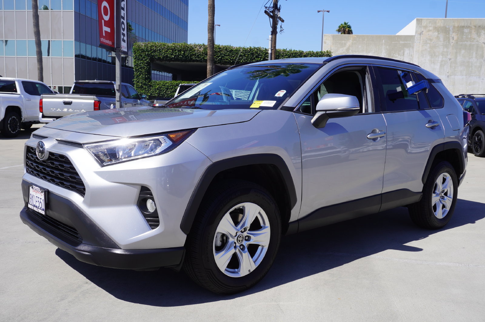 Used 2021 Toyota RAV4 XLE FWD image 4