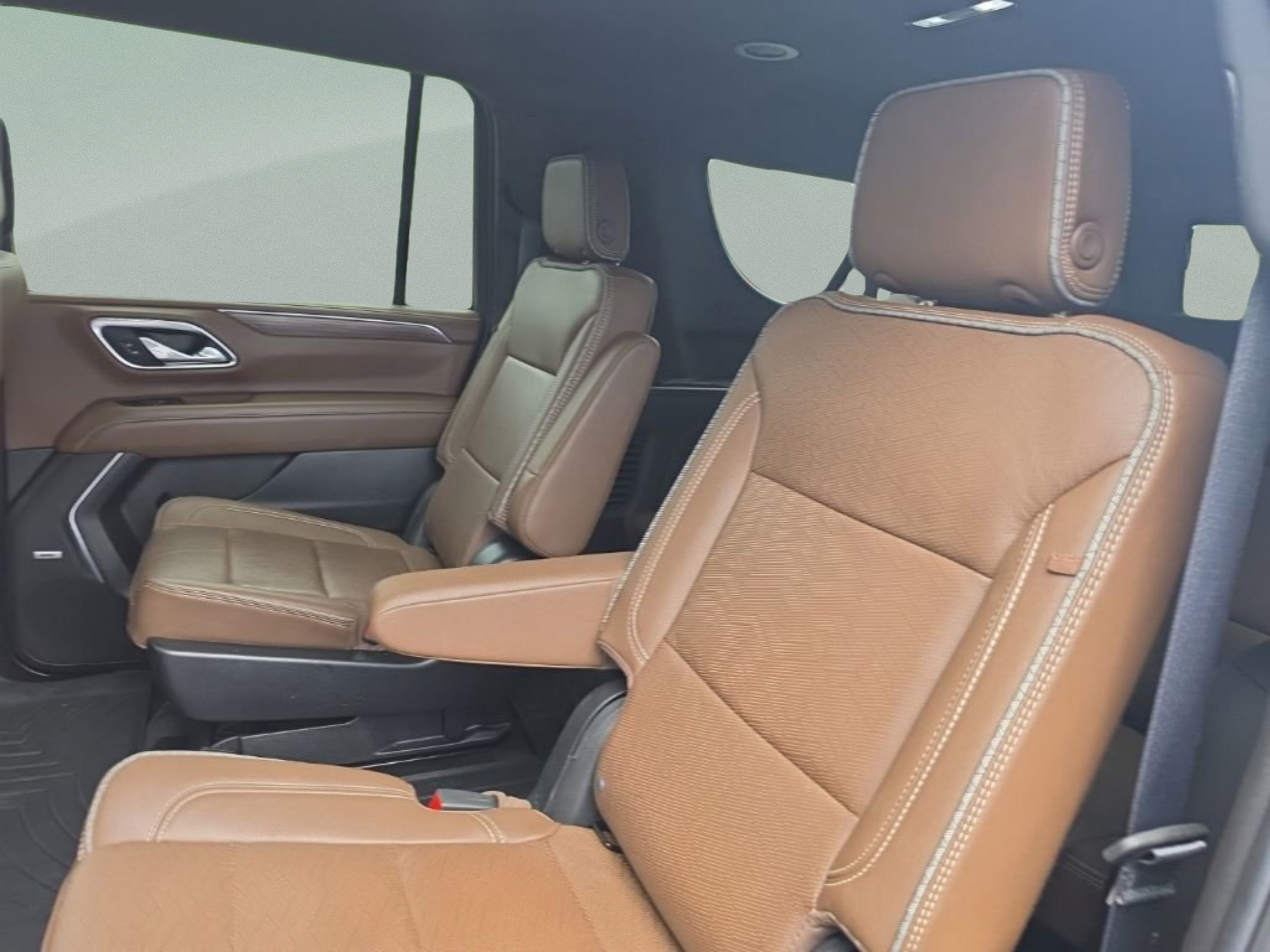 Used 2024 Chevrolet Suburban High Country RWD image 24