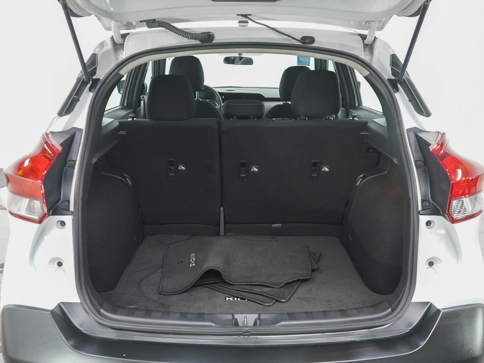 Used 2019 Nissan Kicks S FWD image 16
