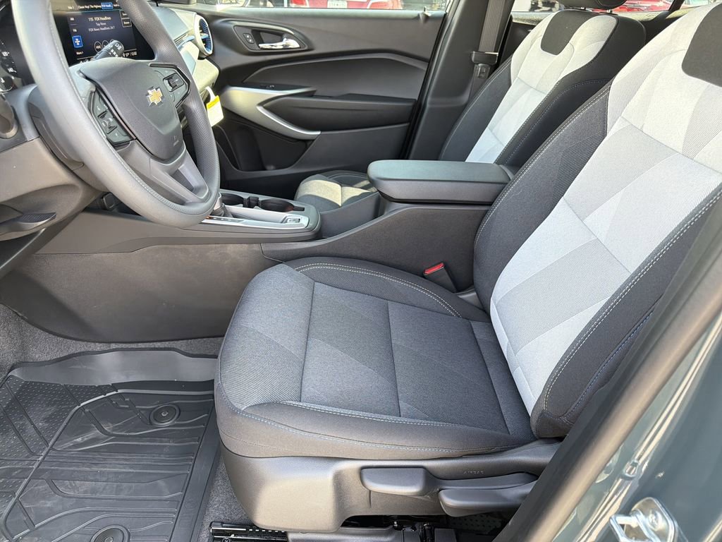 New 2026 Chevrolet Trax LS w/ LS Convenience Package FWD image 15