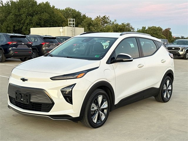 Used 2022 Chevrolet Bolt EUV LT w/ Convenience Package image 2