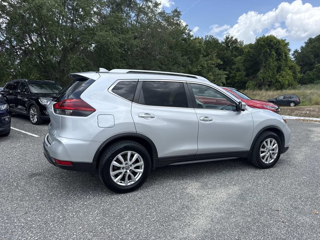 Used 2018 Nissan Rogue SV w/ Premium Package FWD image 3