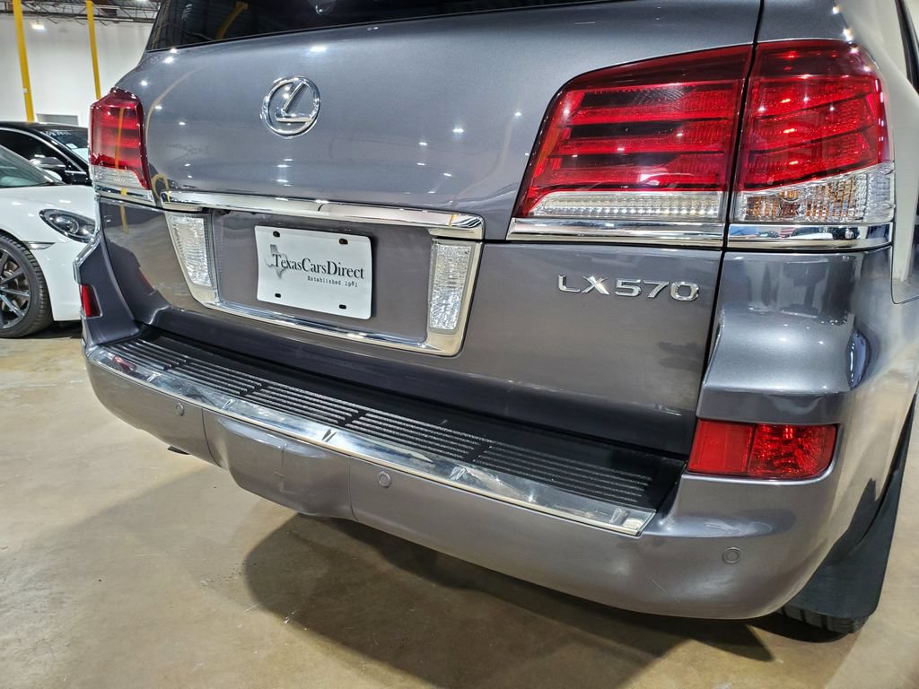 Used 2013 Lexus LX 570 4WD w/ Luxury Pkg image 44