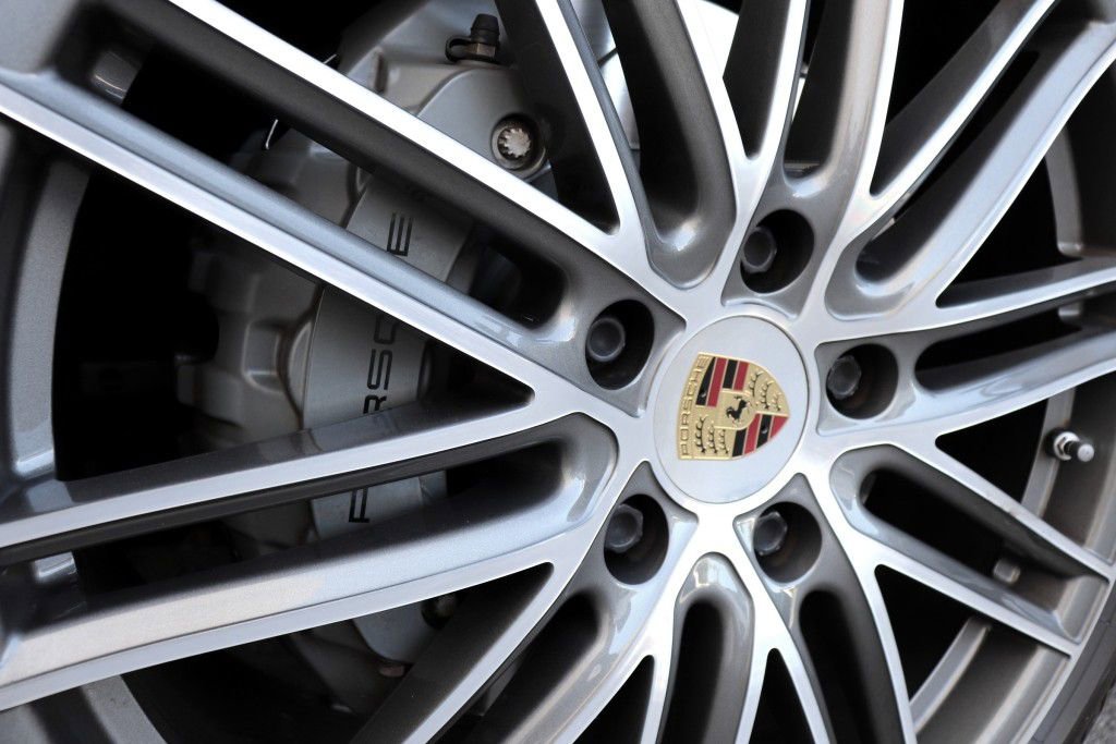 Used 2018 Porsche Panamera 4S w/ Premium Package Plus AWD/4WD image 90