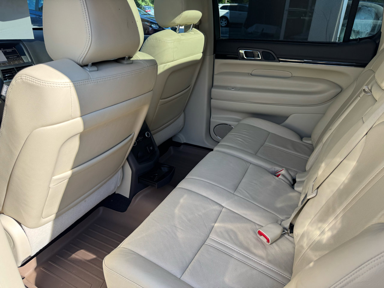 Used 2019 Lincoln MKT AWD image 11