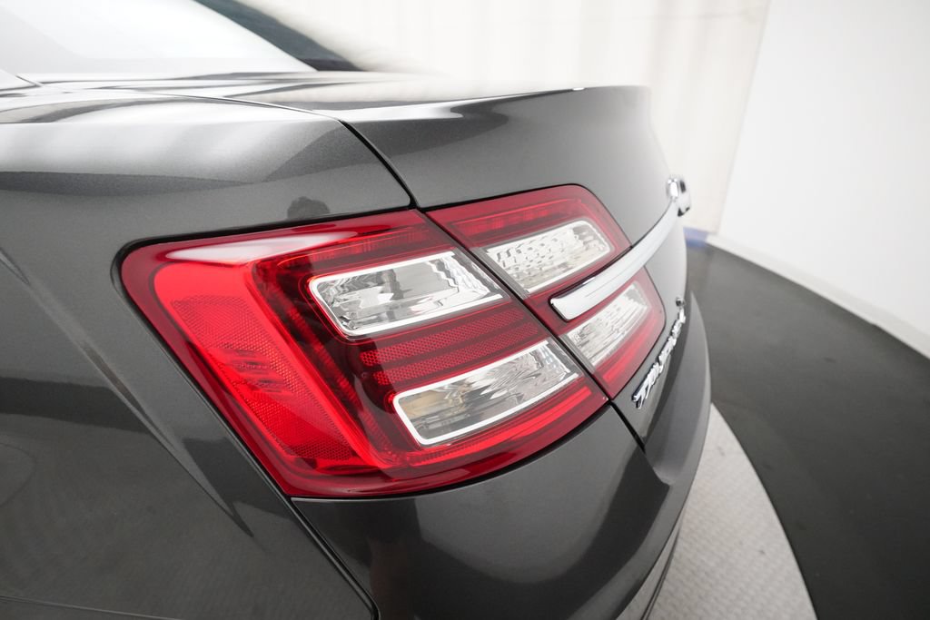 Used 2018 Ford Taurus SEL FWD image 32